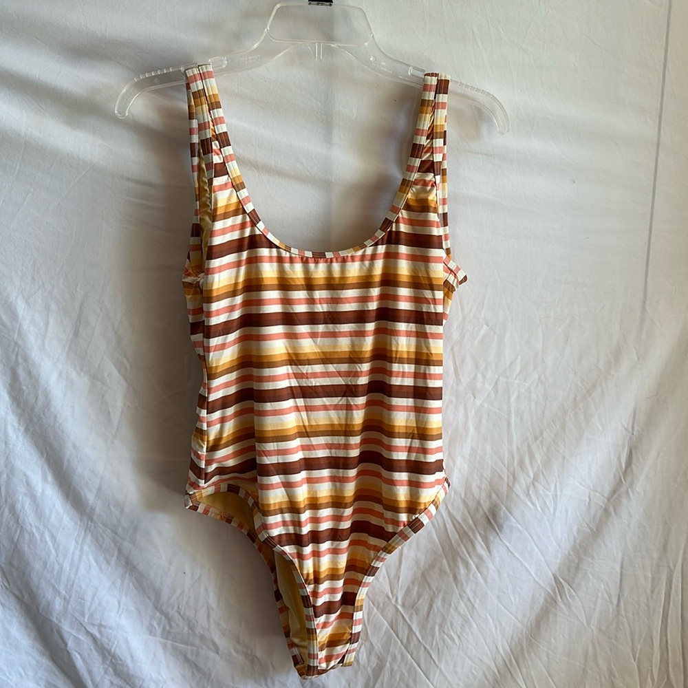Ladies billabong one piece suit. Make a Bundle and save!